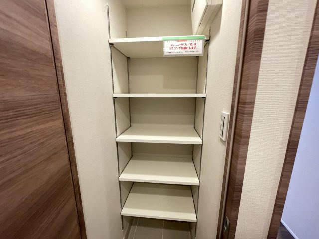 大容量シューズボックスは、家族全員分の靴を収納して、スッキリとした玄関に。　
