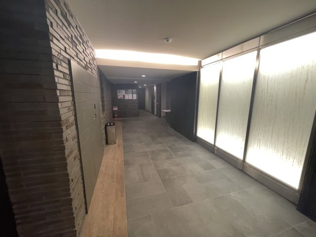 マンションの顔でもある、高級感漂うエントランス。　