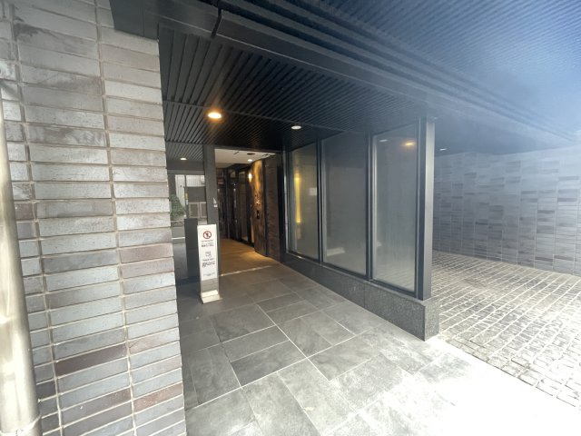 マンションの顔でもある、高級感漂うエントランス。　
