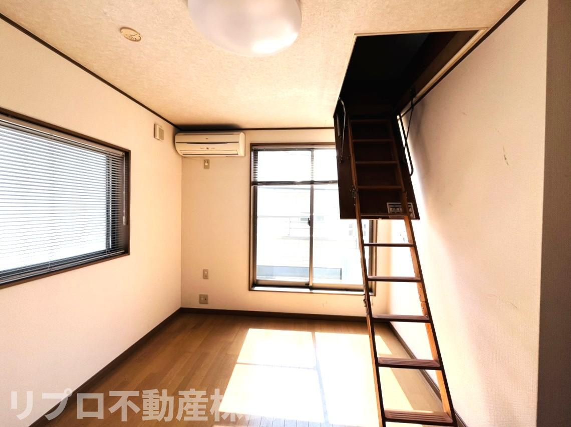2階7．0帖洋室　グルニエ（小屋裏収納）付きです