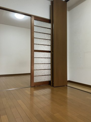 ゆったりした洋室です