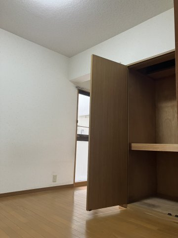スタンダードな洋室です