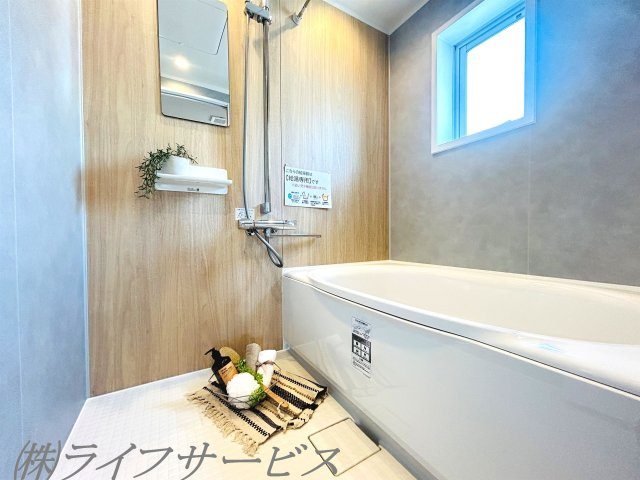 浴室／自動お湯はり機能あり！窓があって換気や湿気対策に便利です！