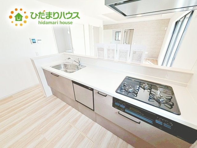 3口コンロと収納豊富なキッチンで、ママの毎日のお料理もはかどります☆