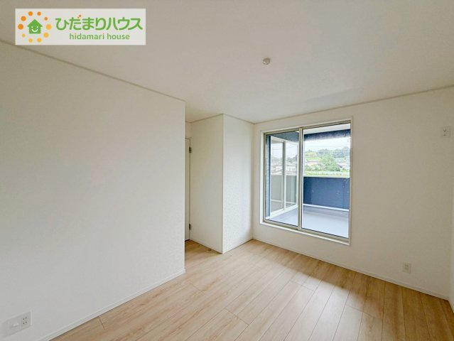 天井の高い主寝室。ゆっくりと過ごせる大人のくつろぎ空間！