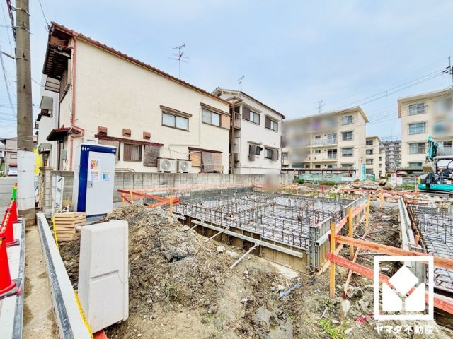 会員制スーパーの「COSTCO尼崎倉庫店」まで徒歩10分。現地は道路を挟んで「イオンスタイル尼崎店」、「ロピア尼崎島忠ホームズ店」が一列に立ち並ぶ利便性の高い立地で、日々のお買い物がスムーズになります