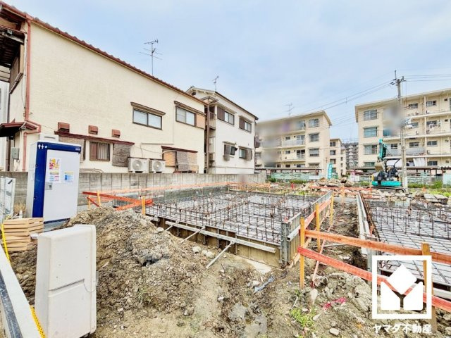 「ローソン尼崎高田町店」まで徒歩2分、「セブンイレブン尼崎額田町店」まで徒歩4分、「やまや尼崎額田店」まで徒歩6分など、他にもお買い物施設が徒歩圏内に複数あり便利な住環境です。