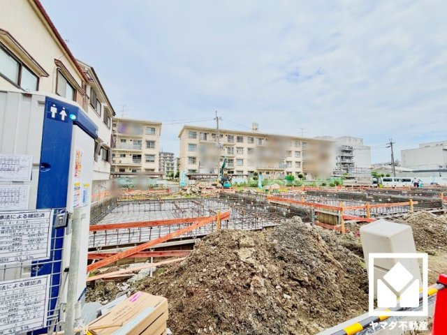 県道338号線まで約450m。名神高速道路の豊中ICまで一般道で約2.6km、阪神高速道路の豊中南出入口も約3.8kmと近く、各方面へのアクセスがスムーズ。快適なカーライフが叶います。