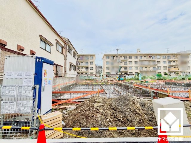 駐車スペースを1台分確保。玄関のそばで荷物の上げ下ろしができるので便利です。重い荷物や雨の日の移動もスムーズで、快適なカーライフを実現。