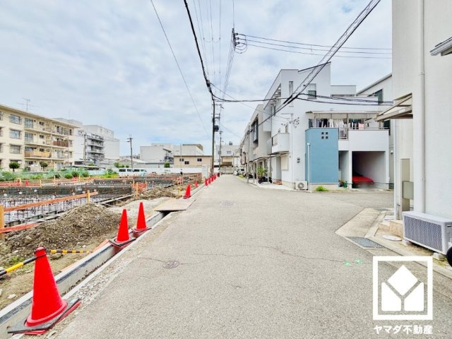 真冬の寒い浴室を暖かく、また雨の日の洗濯物の乾燥にと多用途に活躍する浴室暖房乾燥機付きです。窓が設置されており、自然換気や採光も確保された明るい浴室になっています。