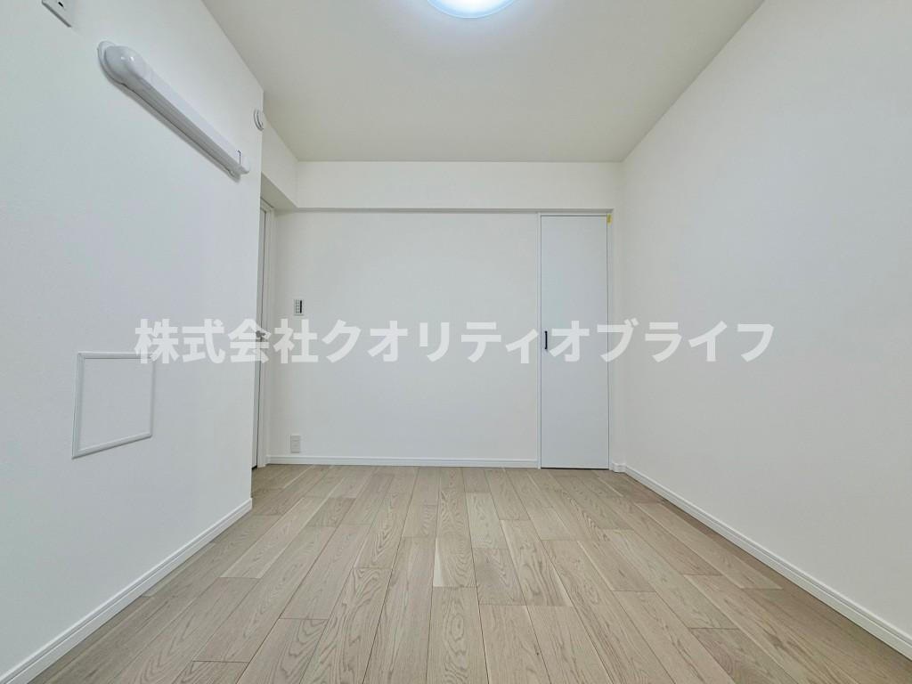 玄関側洋室