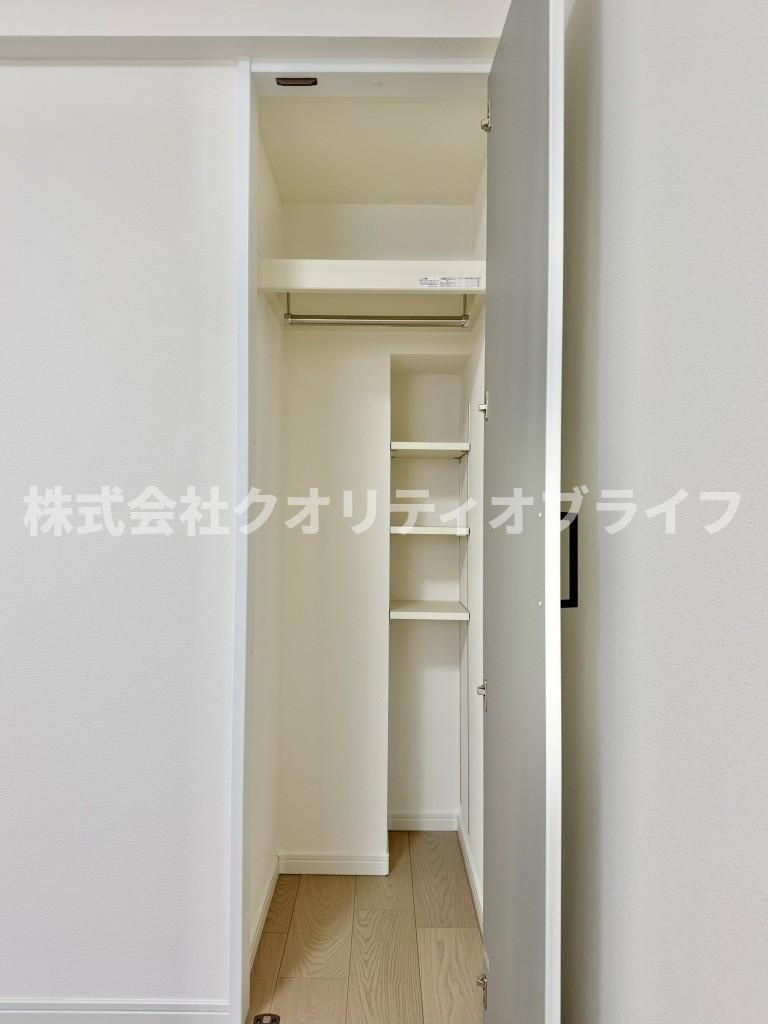 玄関側洋室の収納