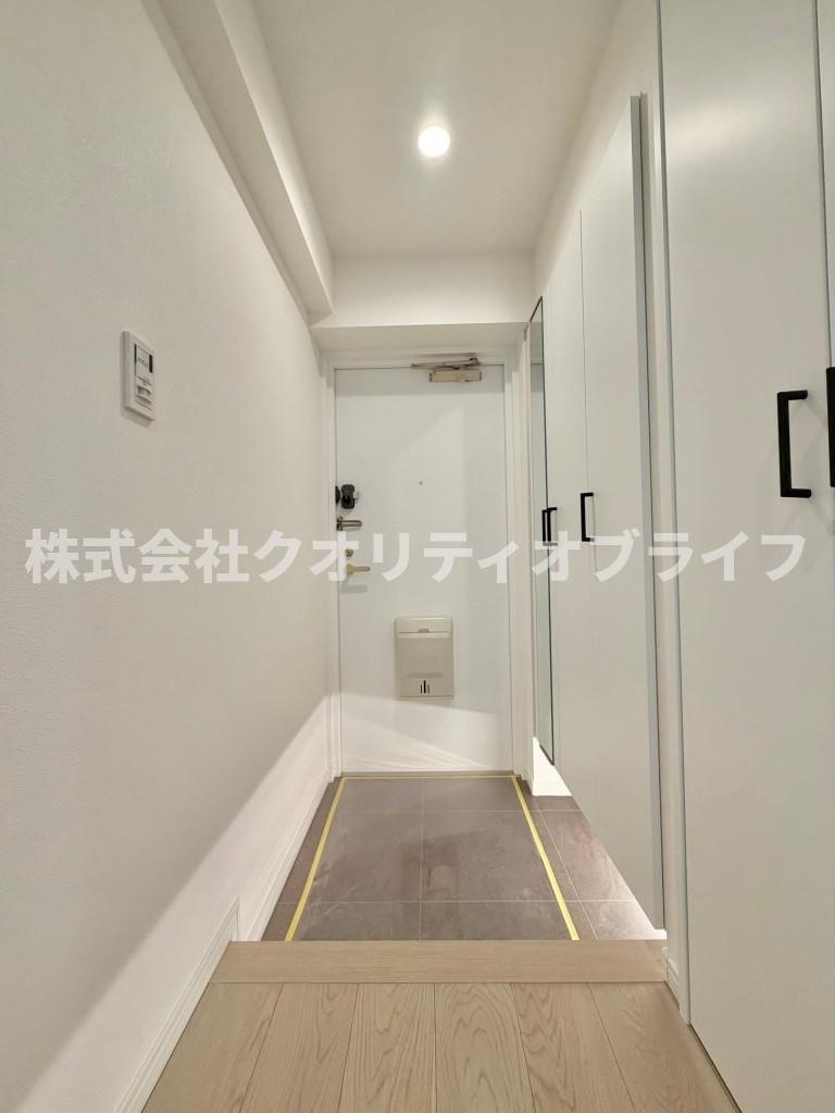 シューズボックス、ダウンライトのついた