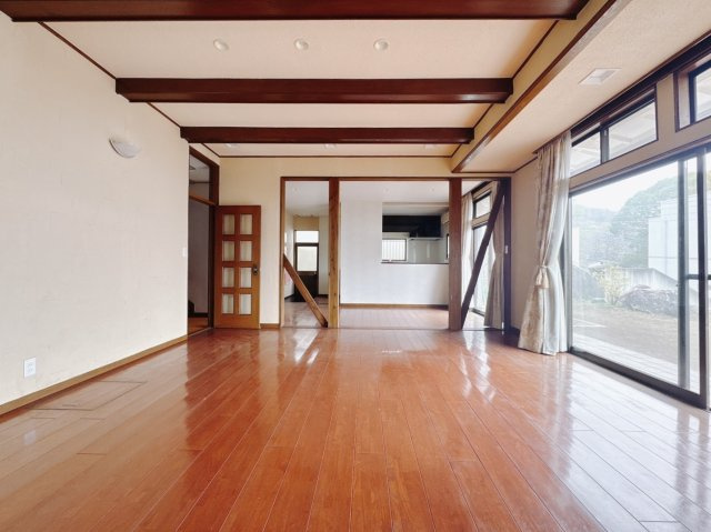 ■リビング｜大きい窓からあたたかいたっぷりの光が入ります♪開放的な空間で毎日をもっと快適に(*＾＾*)