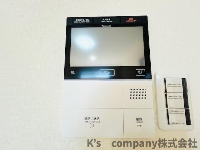 訪問者の顔が確認できるテレビモニター付きインターフォン☆