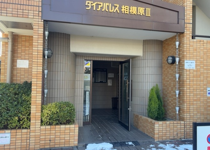マンションのエントランスには、もともと風よけや防犯の役割がありますが、マンションによって宅配ボックスなどの設備が備わっている所もあります。日々の生活をイメージしながら生活しやすさをチェックしましょう。