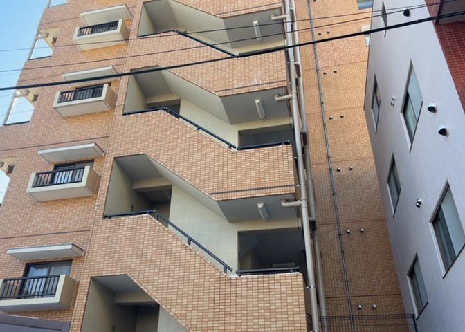 ＳＲＣ造は強度や耐震性の面でもRC造と比べて優れています。そのため、10階建以上の高層または超高層マンションなどの建築にも多く採用されています。柱や梁などのサイズが小さくても高い耐震性を確保できます。
