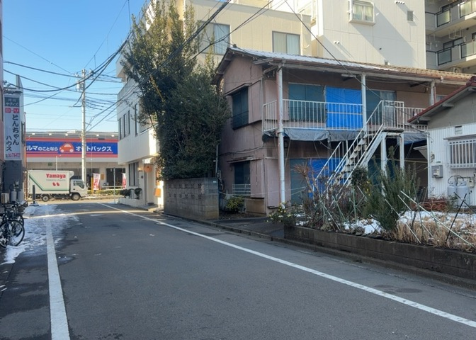 眺望を気にして物件を探す場合、前面に建物が建っていないか現地で確認しましょう！前面に建物があると景色はもちろん、日当たりや風通しにも影響が出てきます。住んだ時のことを想像しながら現地見学をしましょう。