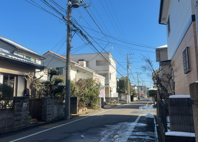 眺望の良さを楽しめるダイニングキッチンで家族団らんの時間を過ごしてはいかがでしょうか。バルコニーから見える景色を家族で眺める時間は、時間が経つのを忘れてしまいそうですね。是非、現地を見に行きましょう！