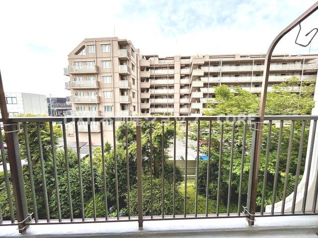 バルコニーから南東方向の眺望です大きな空が見えて気持ちの良いお部屋です。