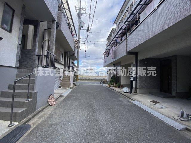 前面道路含む現地写真です