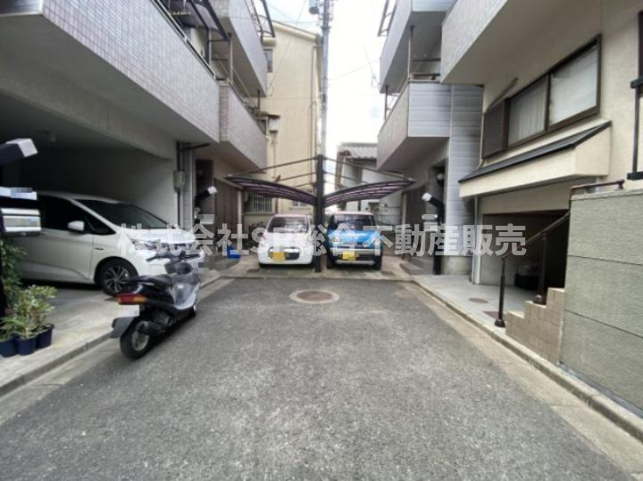 前面道路含む現地写真です