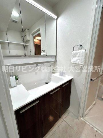 独立洗面台あり、毎朝おしゃれに忙しい女性の方におすすめです