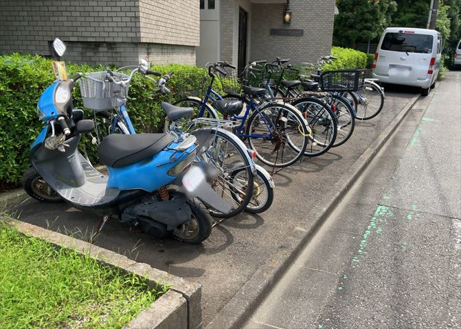 マンションの駐輪場は、事前に空きがあるか確認を取ると安心です。せっかく入居したのに駐輪スペースがない！なんてことになったら大変ですよね。そこで、内見時や購入前にはまず事前に確認しておくと良いでしょう。