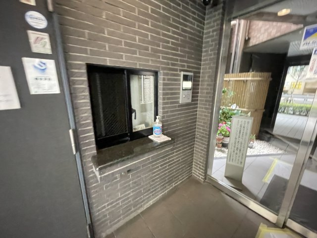 管理人室もあり、防犯面でも安心のエントランス。