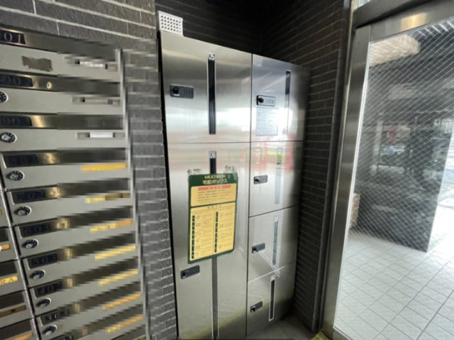 宅配ボックス付きで、忙しい方の荷物受け取りもスマートに。　