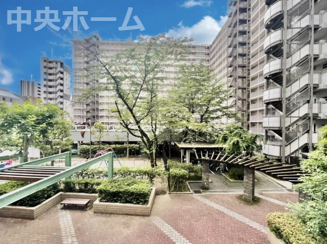 敷地内には緑が多く住環境良好です。