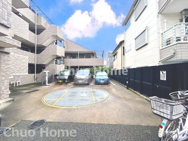 【敷地内駐車場】最新の空き状況や費用などの詳細は担当スタッフまでお問い合わせください。