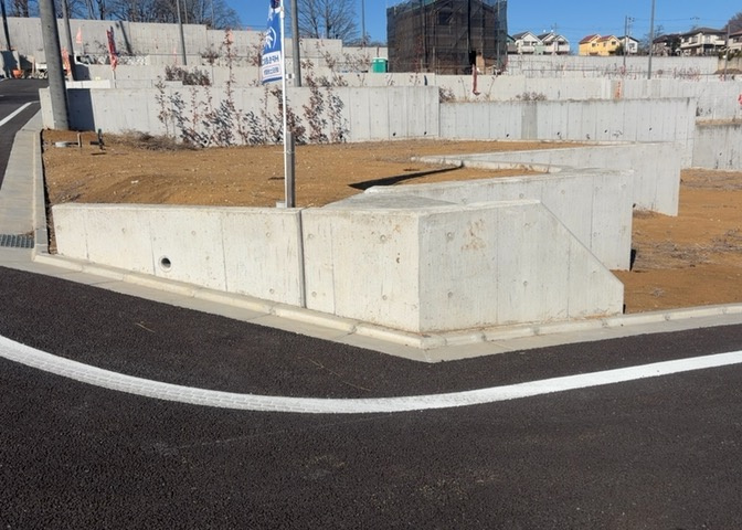 家を建てる前提で土地を探している場合、地盤の丈夫さは譲れない条件の一つです。地盤が脆弱だと追加工事が必要となります。また、過去に地盤沈下や液状化現象を起こした土地は、できるだけ避けた方がいいでしょう。
