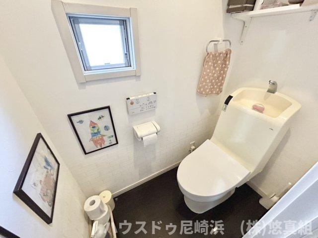 ■温水洗浄便座で、冬でも暖かい便座で冷え知らず！洗浄機能で衛生的♪（1階・2階にございます）