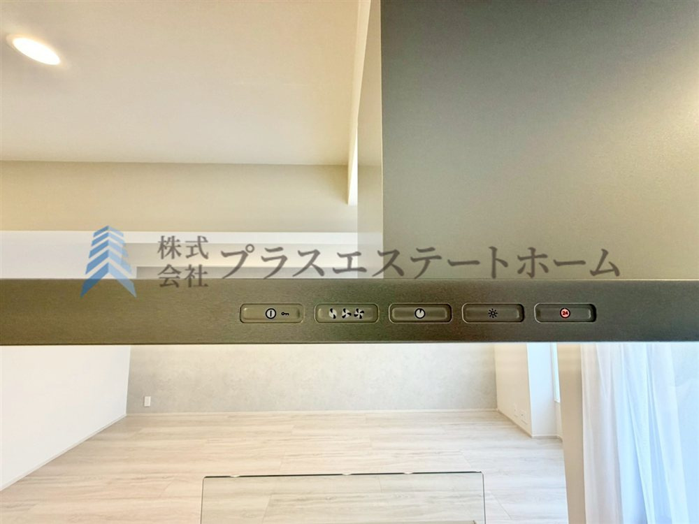 圧迫感を与えないスリムなデザインが魅力のレンジフードです♪