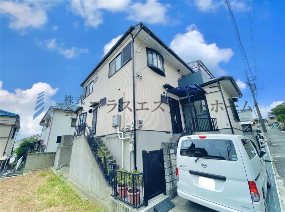 勝手口からも出れるのでゴミ捨てなどにも便利です♪