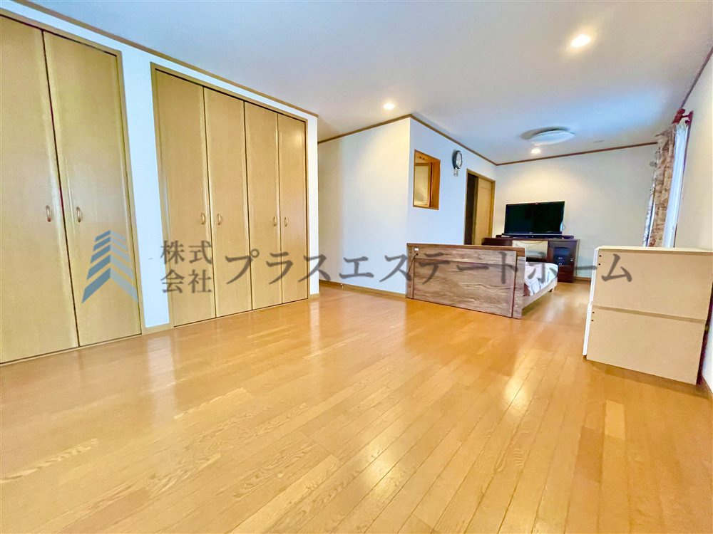 2階約16.8帖の洋室♪WIC付きでたっぷり収納できます♪