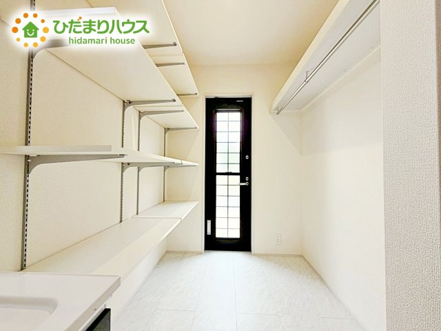 ゆったりとした洗面所には物入れを完備！タオルや洗剤をしまえます(^^)/
