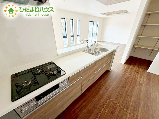 料理をしながらでも、ご家族との会話を楽しめる対面式キッチン♪