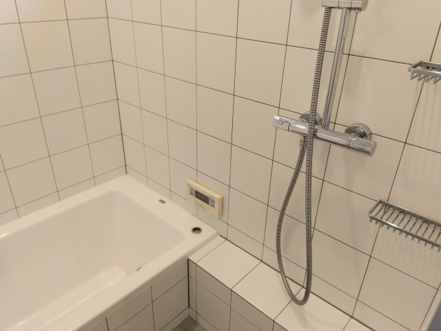 窓があるので明るい室内です。ホテルライクな浴室デザインが日常を特別にしてくれます。