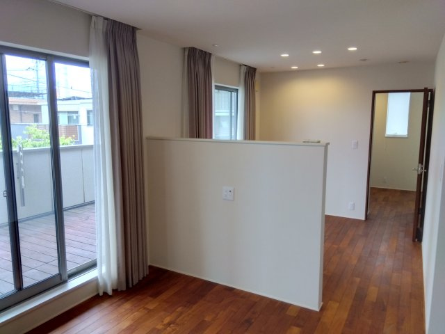 寝室や子供部屋におすすめの洋室になっています。好きなカーテンを選んで自分だけの空間作りが楽しめます。