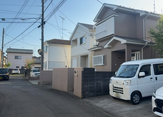 土地の形が極端に長細かったり、狭小地、あるいは道路との高低差がある傾斜地だった場合、後々売ろうとしても買い手がつかない場合もあります。後々、売却することになった時に価値の下がらない土地を選びましょう。