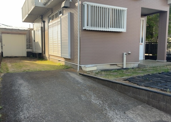 土地を買う際、住む地域の自治体や福祉の補助制度にも注目してみましょう。子供や老人の医療補助やゴミ出しのルールなど、自治体によってルールに大きな違いがあるため、暮らしやすい土地で判断するとよいでしょう。