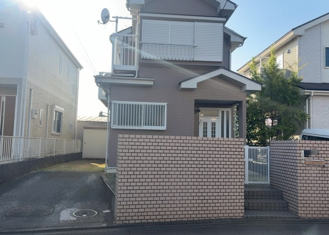 隣家の土地はどうなっているのか、生活利便施設が近くにあるのか、学校まで近いかなど、お客様のライフスタイルにあわせたイメージが重要です。また、近くにあると困る施設が近くにないかも確認するといいでしょう。