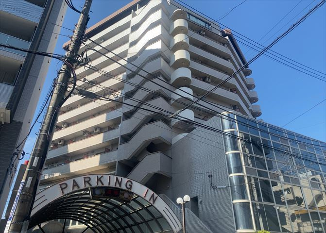 ＳＲＣ造は強度や耐震性の面でもRC造と比べて優れています。そのため、10階建以上の高層または超高層マンションなどの建築にも多く採用されています。柱や梁などのサイズが小さくても高い耐震性を確保できます。