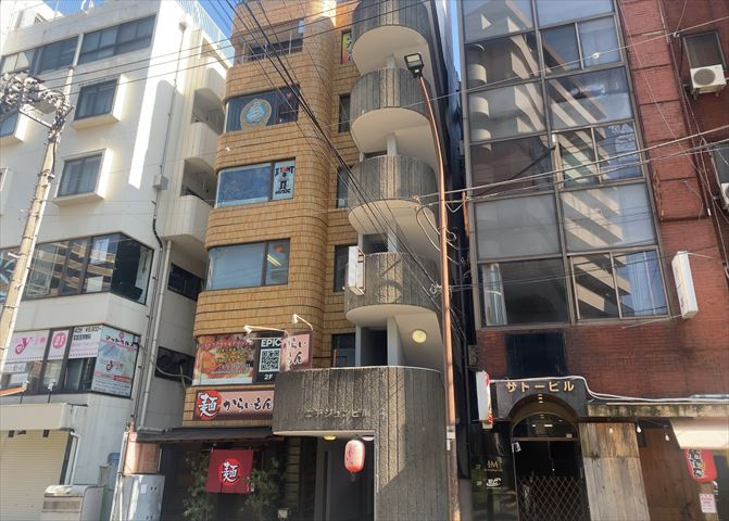 眺望を気にして物件を探す場合、前面に建物が建っていないか現地で確認しましょう！前面に建物があると景色はもちろん、日当たりや風通しにも影響が出てきます。住んだ時のことを想像しながら現地見学をしましょう。