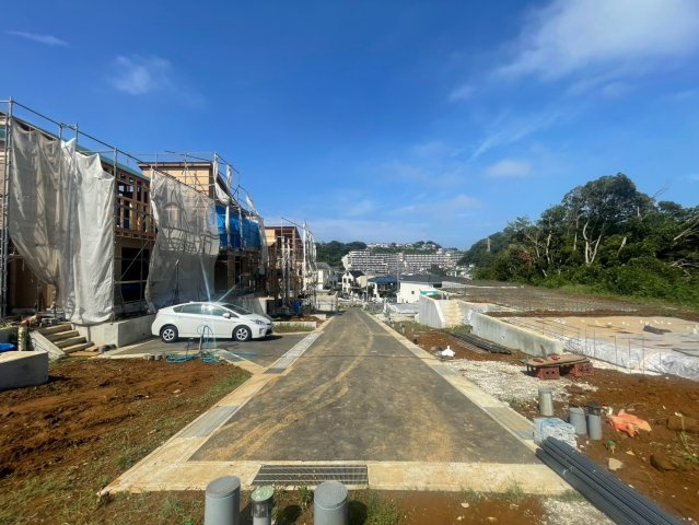 分譲地内を幅4.5mの開発道路が通っています