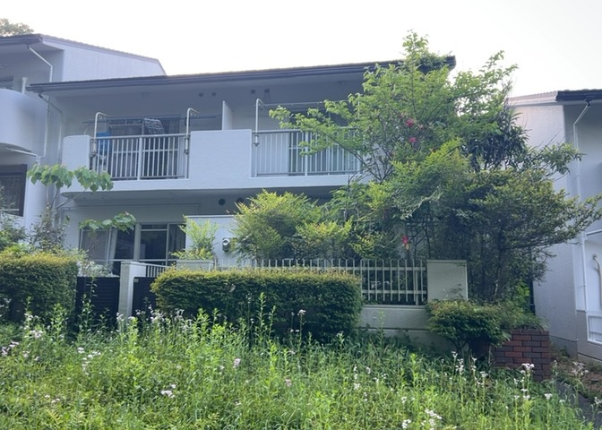 外観はマンション管理がされているかの目安になります。築年数が古いと、壁面は劣化してひび割れが生じることも！建物が古びていても細かいところが修繕されていると、きちんと管理されているなぁと感じるでしょう。