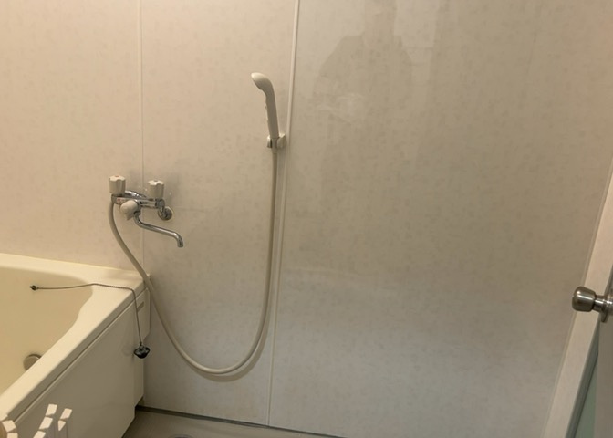 入浴時の快適さも大事なことですが、綺麗な状態を維持できなければ気持ちよく入浴できません。毎日の掃除が楽という点は大事なポイントになります！カビが生えにくく掃除がしやすい、壁や浴槽を選ぶといいでしょう。