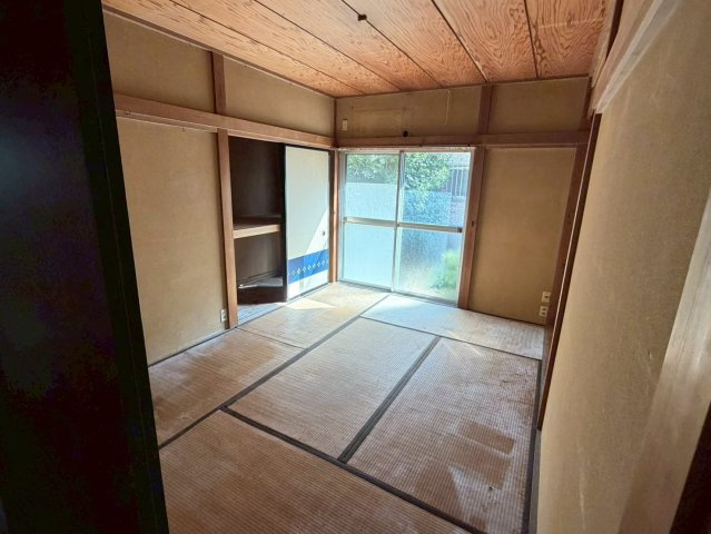 押入れ収納付きで、畳の落ち着きが日本の暮らしを感じさせます。